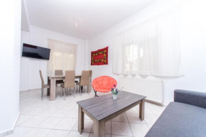 Centrally Located 2 Bedroom Apartment with Parking Α